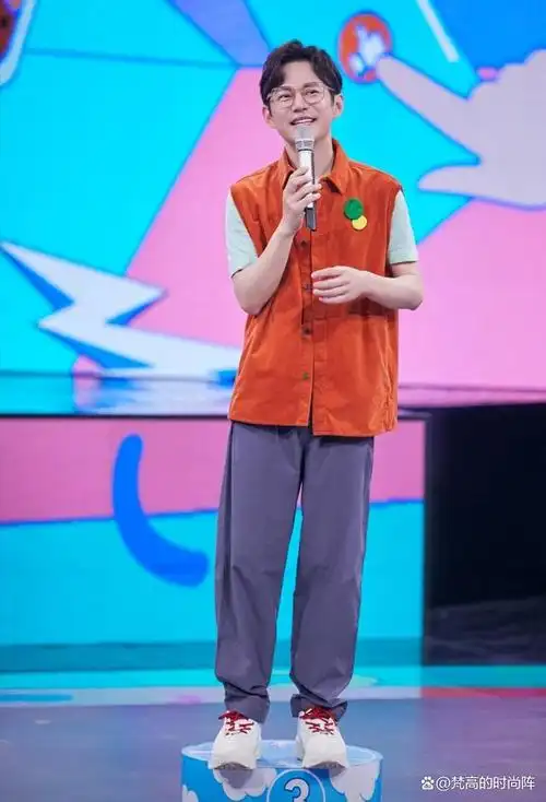 身高不足170的男人,学学何炅这样穿!利落又帅气,很招女生喜欢