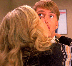 亲吻一厢情愿无奈面无表情gif动图_动态图_表情包下载_soogif