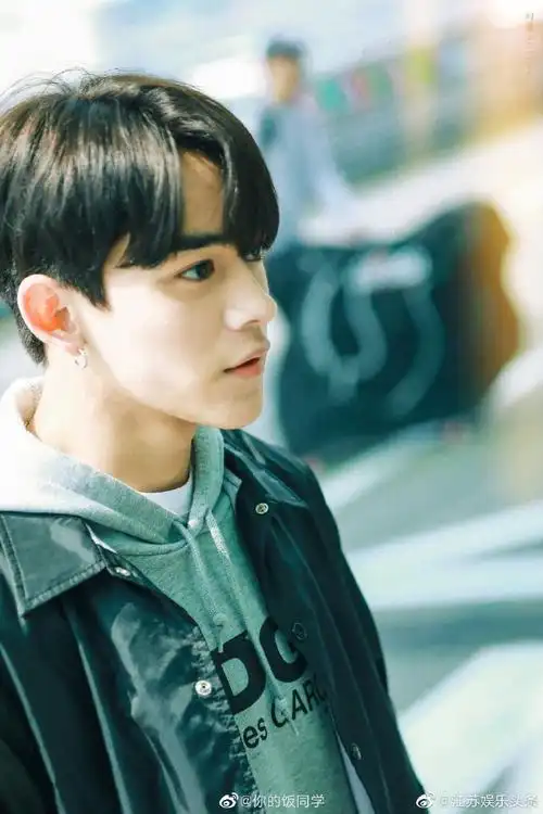 美少年侧颜大赛#黄旭熙的绝美侧颜太戳了!