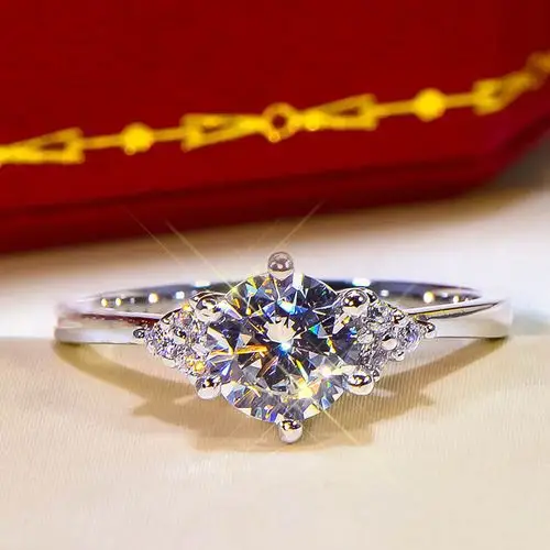 莫桑钻皇冠六爪钻戒女一克拉仿真钻石戒指结婚对戒18k铂金戒指女 - 悦