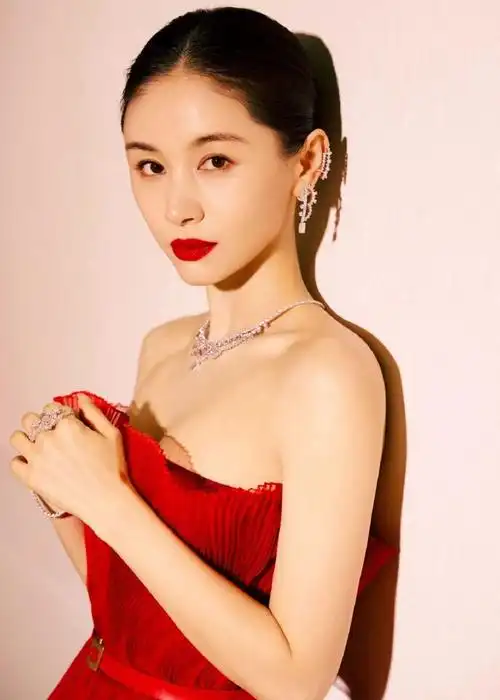 王子文水光肌##王子文好明艳的美