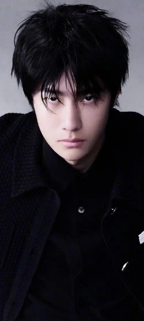 王一博白色无袖