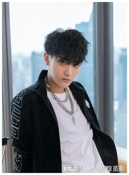 黄子韬回应和徐艺洋吃饭,无关大雅,岂是见不得人