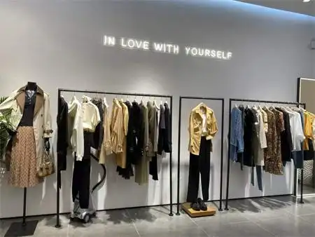 曼娅奴女装汕头万象城 盛大启幕 遇见美!