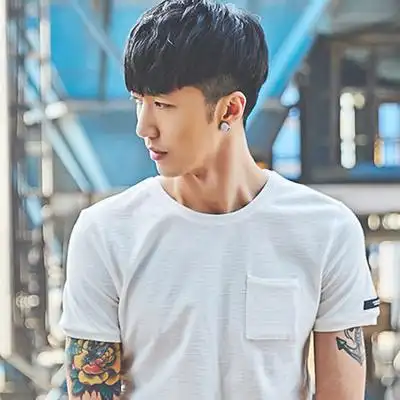 2019年男生流行发型 两边铲不同发型介绍