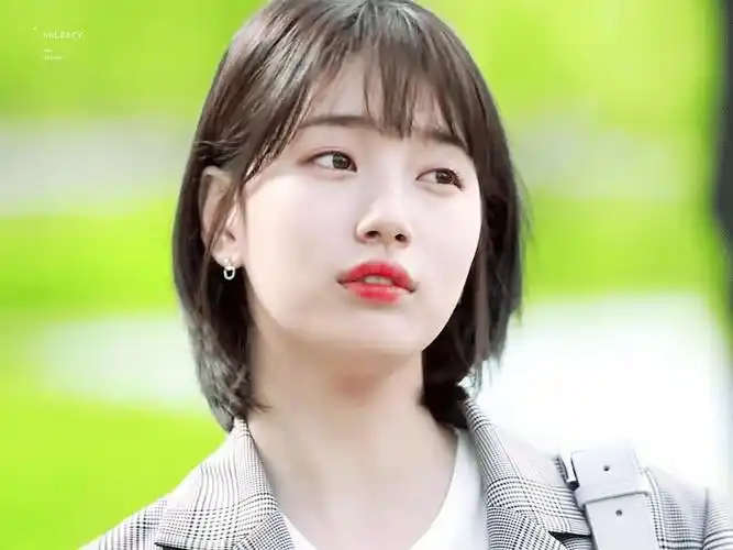 如何让短发像秀智一样乖乖别在耳后???