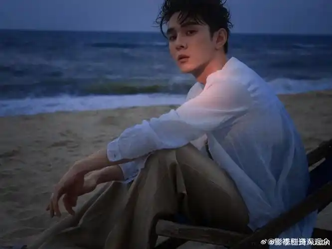 李佳琦的新发型好有型