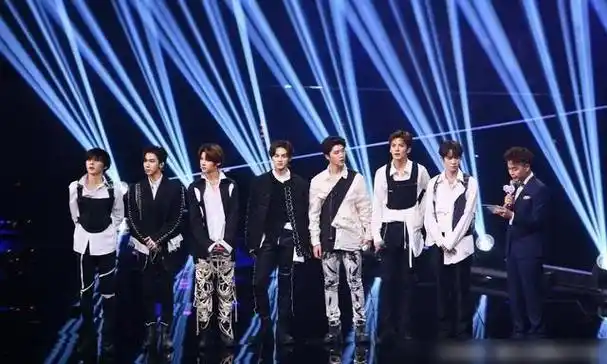 事实上不仅范丞丞很帅,而且他的团队中的其他人也很帅.