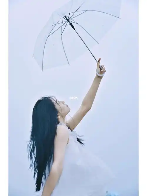 我喜欢我飞舞的头发和飘着雨还是眺望的眼光