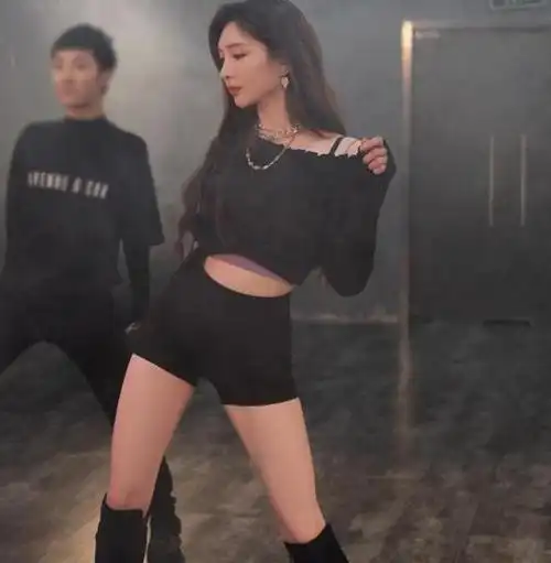 江疏影跳舞画面彻底火了,看到真实镜头下的身材,全网尖叫|大长腿|演员