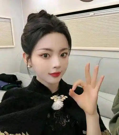 杨超越:直播发生意外走光露点!丰满傲人真空上阵50秒视频疯传?