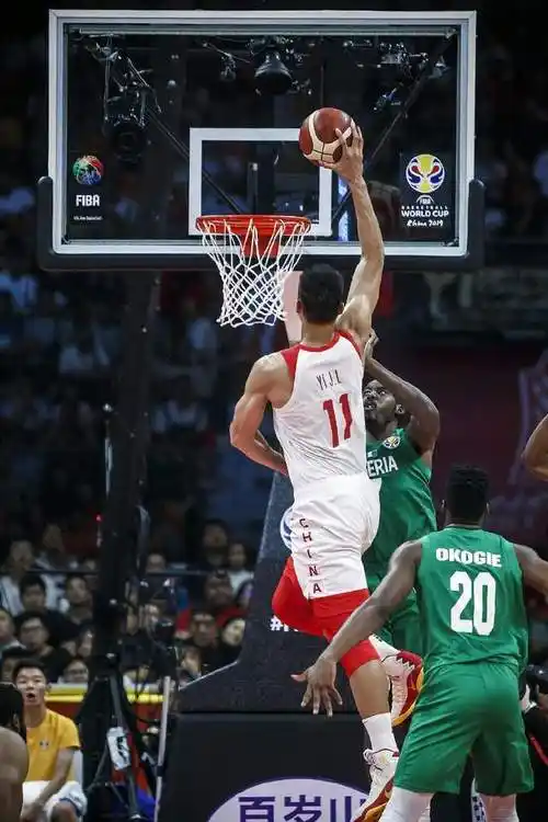 朱芳雨:易建联不抽烟不喝酒不泡妞 没见过这么自律的_球员_宏远_退役