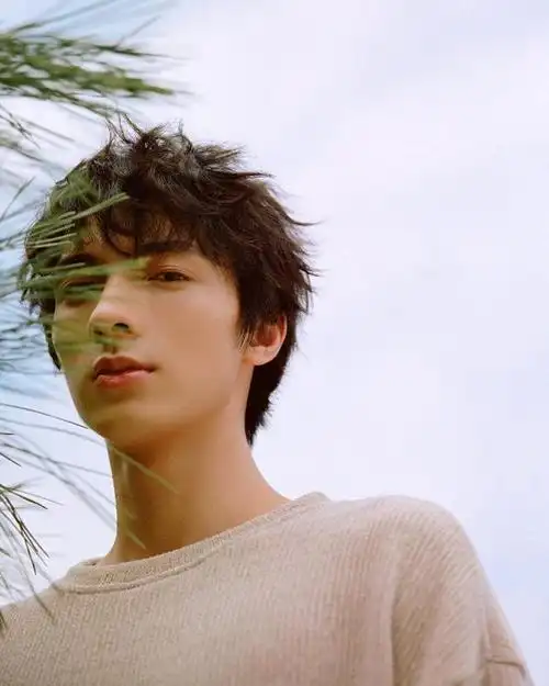 曹峻祥晒日常帅照,嘟嘴卖萌超可爱,不愧是夷陵老祖的头号粉丝