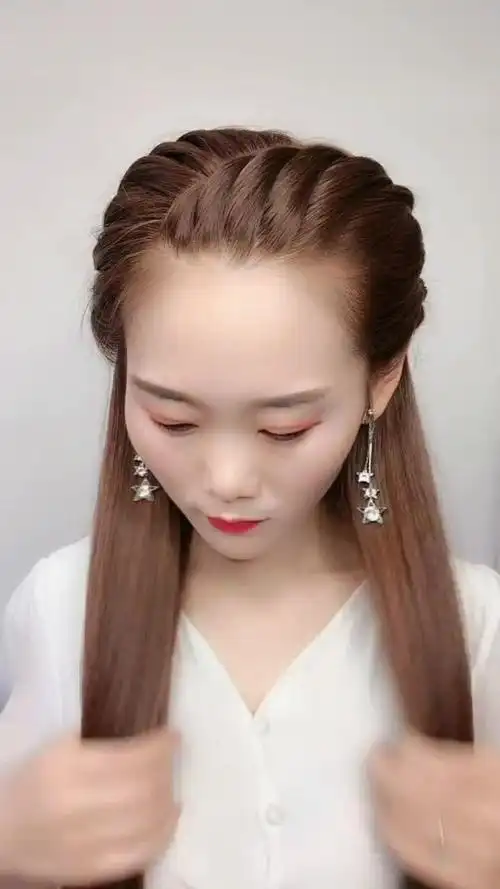 这款编发可以搭配裙子会比较好看,适合孩子和大人