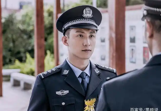 完美驾驭青春小鲜肉霸道总裁人民警察黄景瑜凭什么进阶的