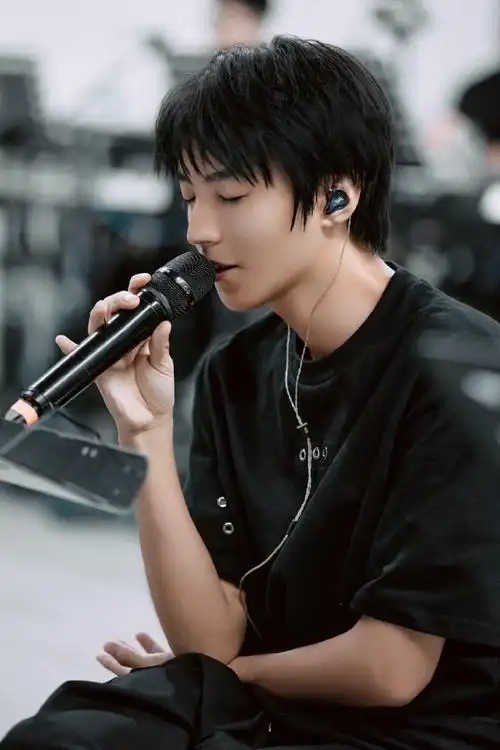 王俊凯彩排花絮照