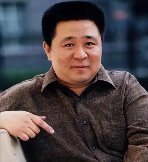 回顾梁冠华:因一句话走红娶女导演为妻,岳父岳母不嫌他又穷又胖