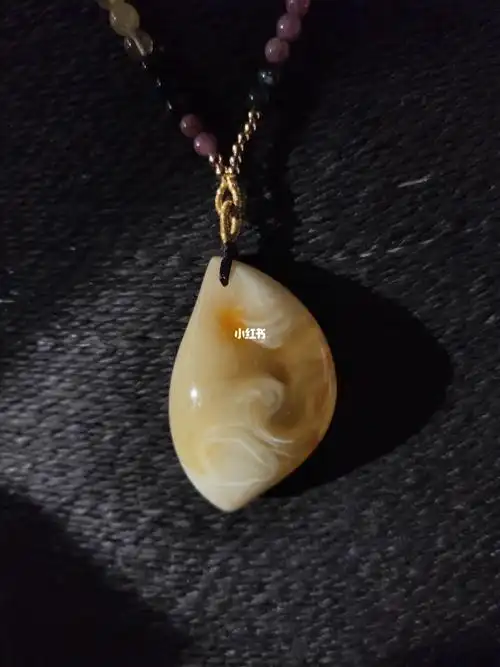 荧光拉丝带金沙桃花瓣73蜜蜡吊坠配碧玺_碧玺_蜜蜡_荧光_吊坠_毛衣