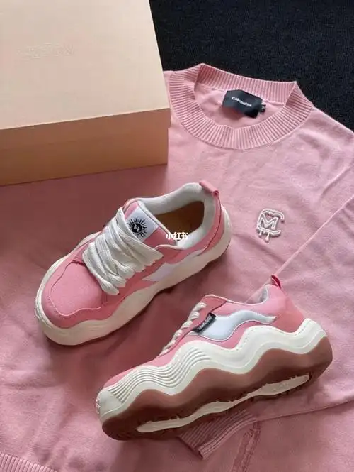 鞋型加上pink 粉粉色适合少女也适合"猛男"真的难以拒绝这样一双可爱