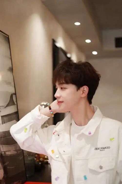 cv倒霉死勒超话#倒霉死勒生日快乐#今日关键词:梅梅,暖阳,小动物活力