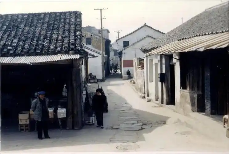 《人民日报》上的照片——"缸山",它见证了宜兴陶业生产盛况