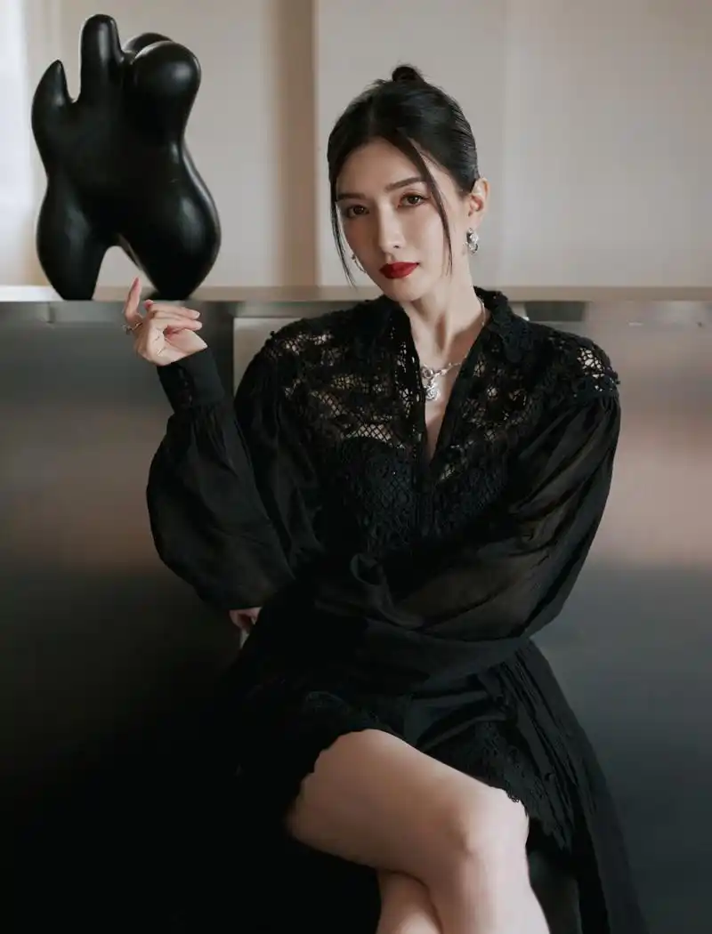 江疏影,曜黑灵韵性感蕾丝长裙