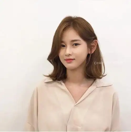 ["自然又耐看的中发"]_发型