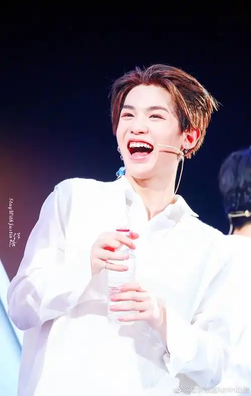 是甜甜的明昊啊黄明昊很美好的笑容帖