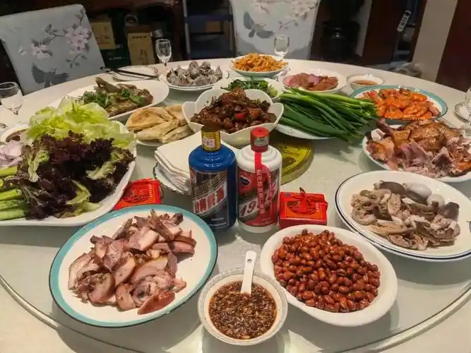 山东小伙请客户吃饭,一桌3000块钱,生意没谈成,网友:菜太差 - 美食