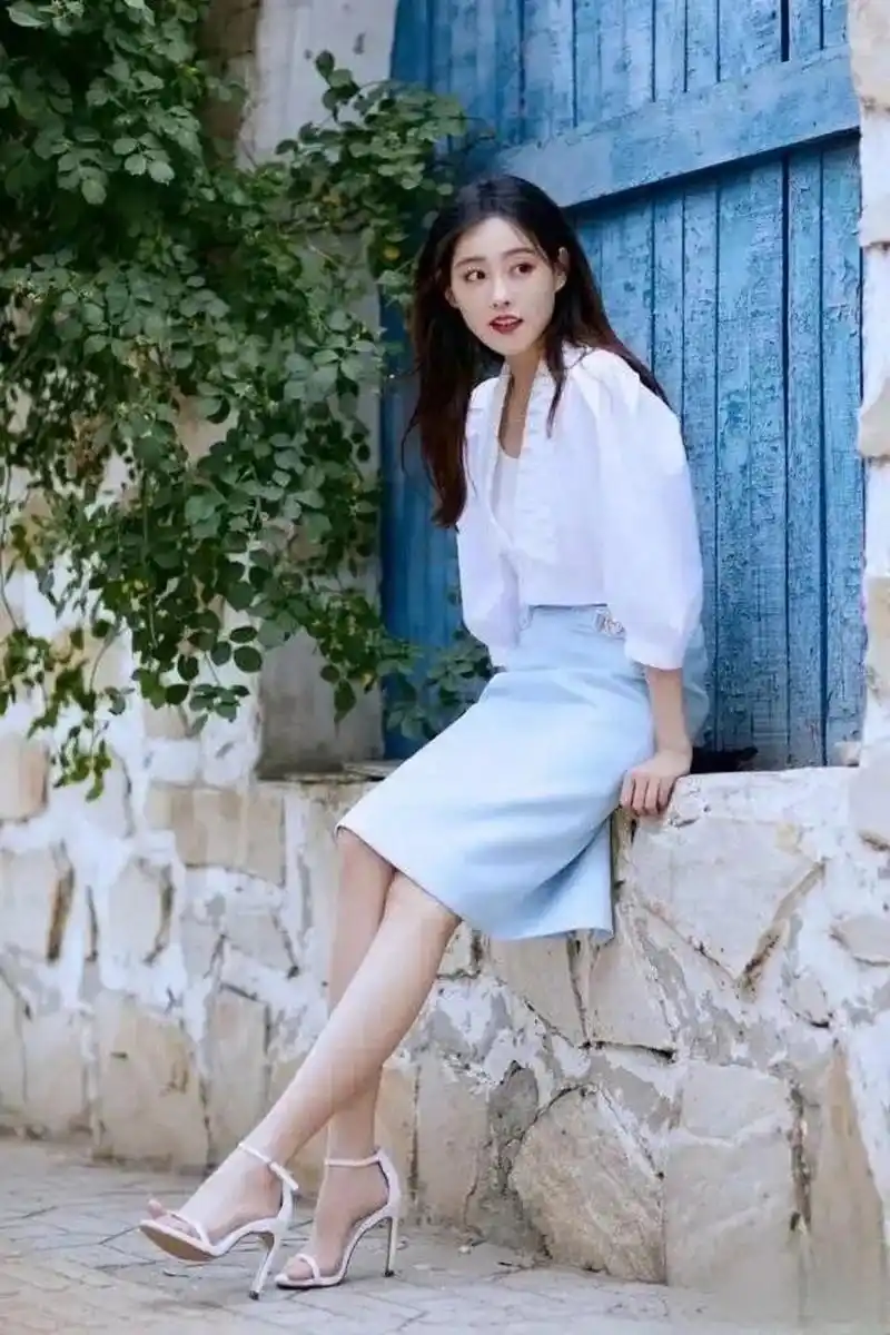 祝绪丹,长腿美女. #娱乐最前沿# #美女