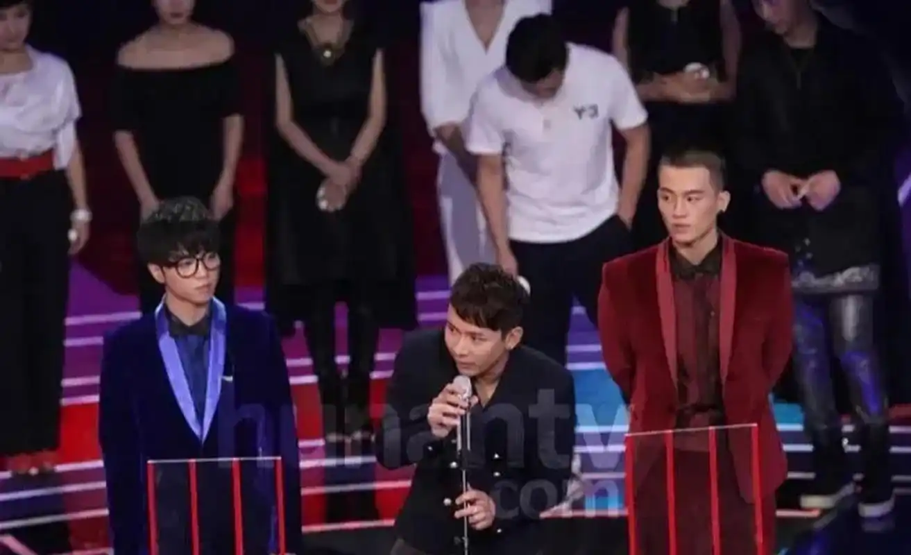 2013年,《快乐男声》总决赛,华晨宇赢了穷小子欧豪,是资本战胜了草根.