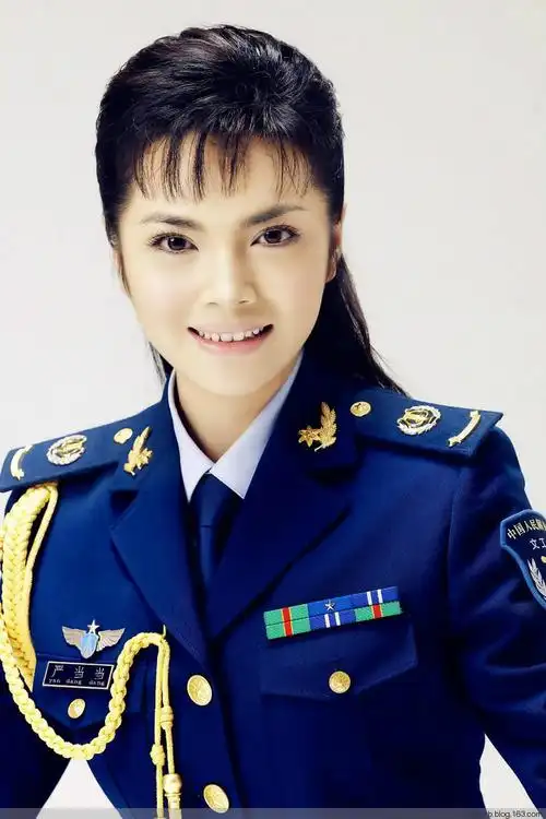 军旅美女歌手——严当当