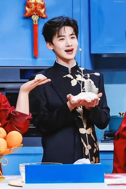 白敬亭风波再发酵彩排视频曝光西装店店发声多家官方表态