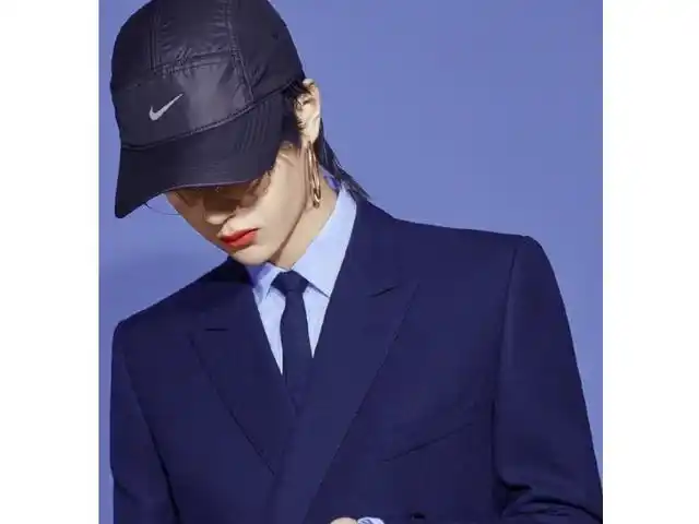 男士穿西服戴什么帽子