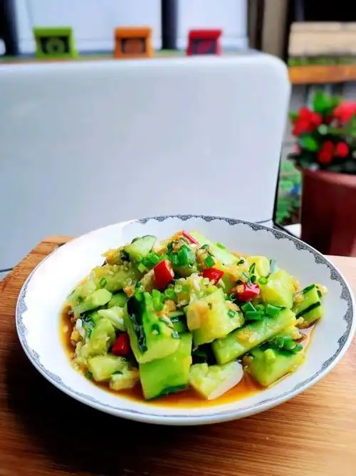 蒜泥黄瓜(怎么凉拌黄瓜好吃又简单)