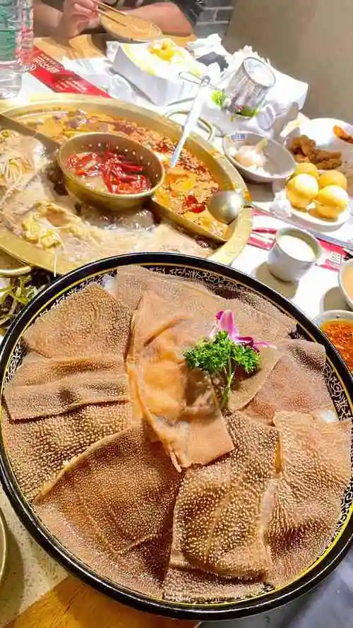 如在蜀毛肚老火锅(怀柔店)-"正正经经的辣火锅.也太香了吧.店的位置.