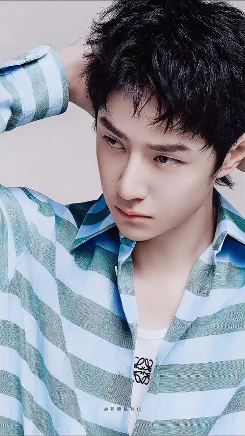 yibo moment#/#王一博的coolmoment#    09 奶膘成长记录册00