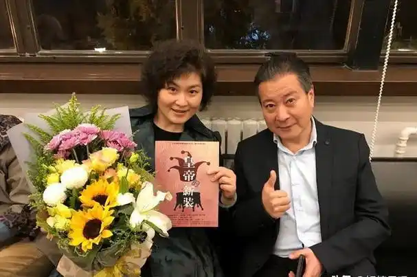 他是国家一级演员,娶师父女儿为妻,生下双胞胎儿子如今比他还火