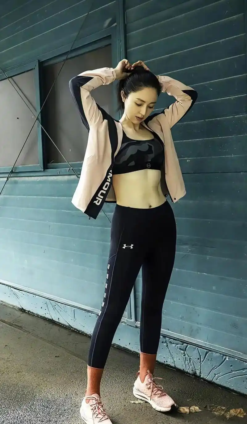 董璇瑜伽美图——好身材都是练出来的