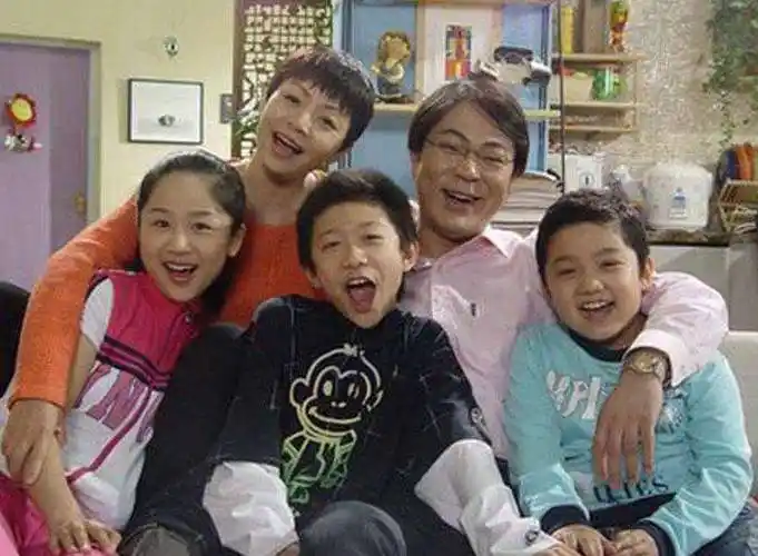 家有儿女播出18年后张一山变帅杨紫变美夏雨呢