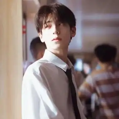 由美头网整理发布,男生头像频道提供更多与精致,生活,温柔,阳光相关的