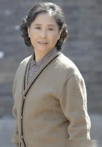 她是张嘉译的"妈妈",是国家一级演员,从未演过主角却越老越红|老戏骨