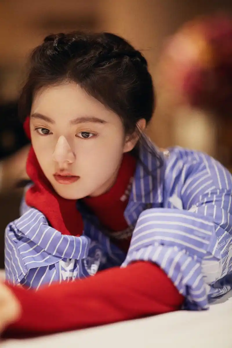 赵今麦甜美元气写真图片