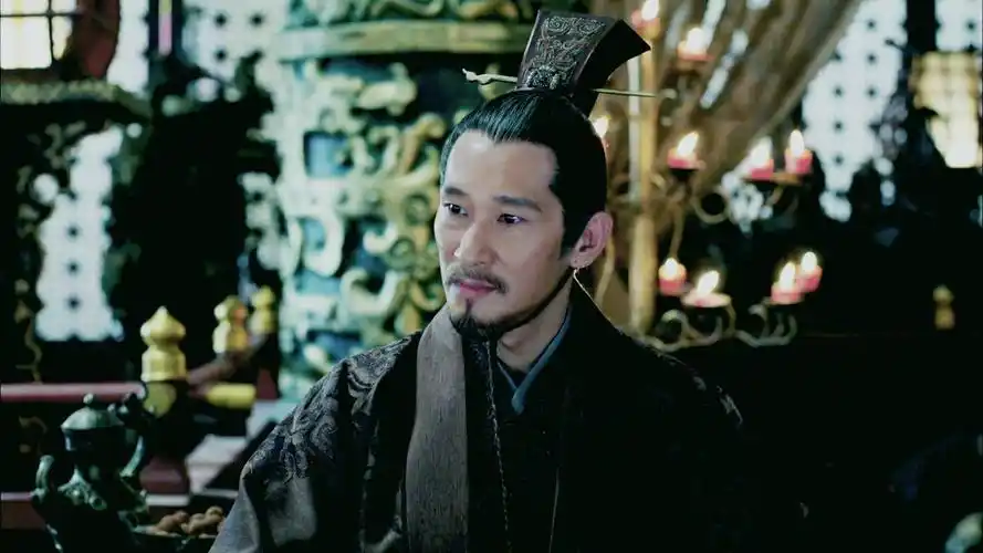 他在古装传奇电视剧《琅琊榜》,饰演口才及其了得的侯爷言阙.