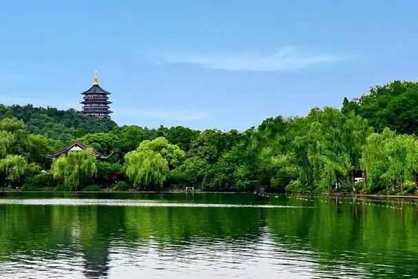 杭州知名的地标建筑之一,有过一段神仙佳话,游玩不要错过了