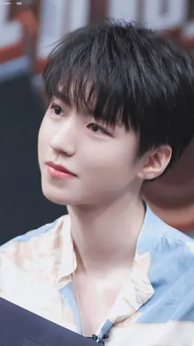 寻艺人气指数男艺人榜,95后蔡徐坤第2王一博第1,00后千玺三连冠