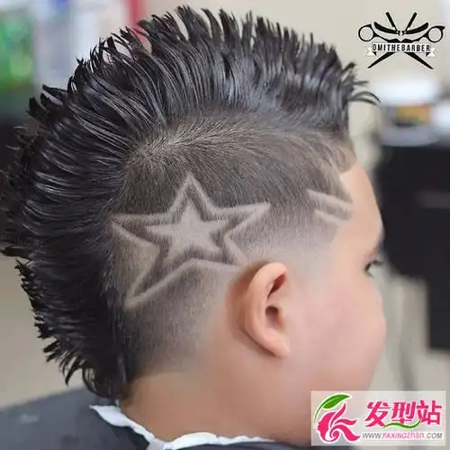 小男孩莫西干雕刻设计 儿童两边剃掉刀疤痕短发图片大全(2)_发型站