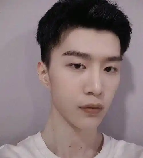 男星遇上平头造型,千玺有点老气,宋威龙有气场,肖战霸总既视感