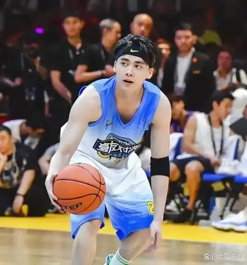 李易峰打球太迷人了吧,男人味十足,运动男神!