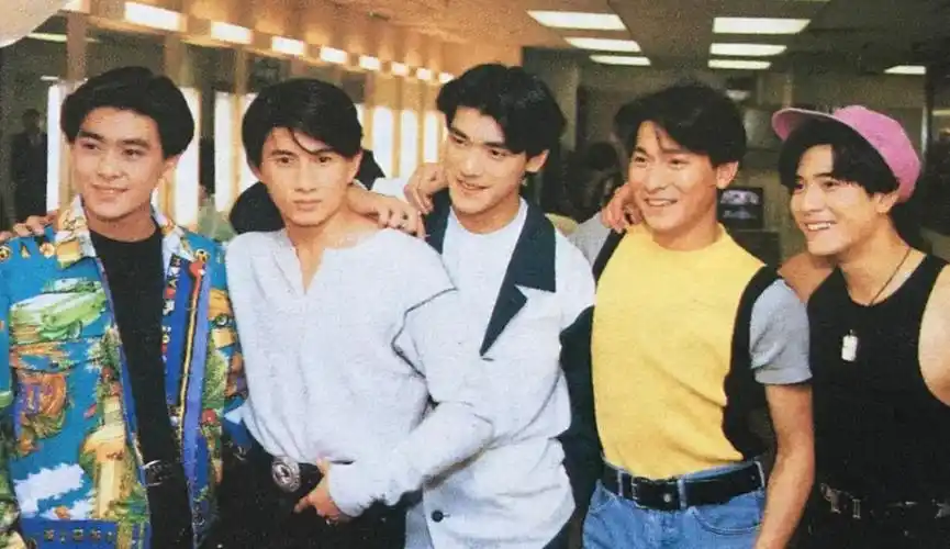 合体出现,他们还和初代偶像团体里的吴奇隆和苏有朋组成了"四小天王"